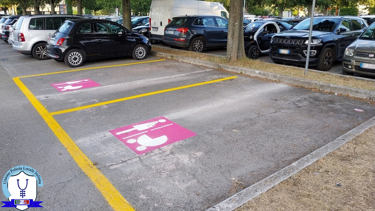 I PARCHEGGI ROSA SONO ILLEGALI